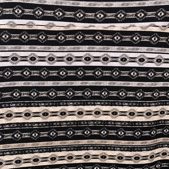 Lularoe Cassie pencil skirt size XL - Picture 2 of 3